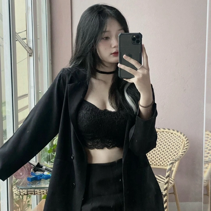 Bình An TikTok khoe vòng ba trong bikini sexy