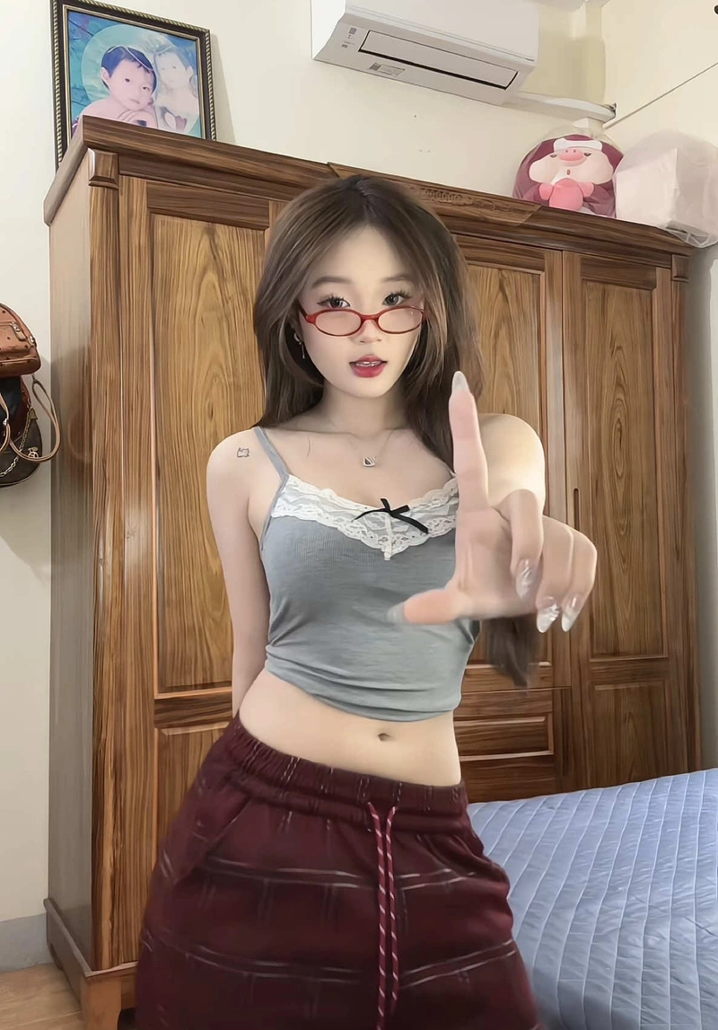 Bình An diện bikini nhỏ xíu lộ body nóng bỏng