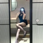 Cô gái xinh trong trang phục tất chân