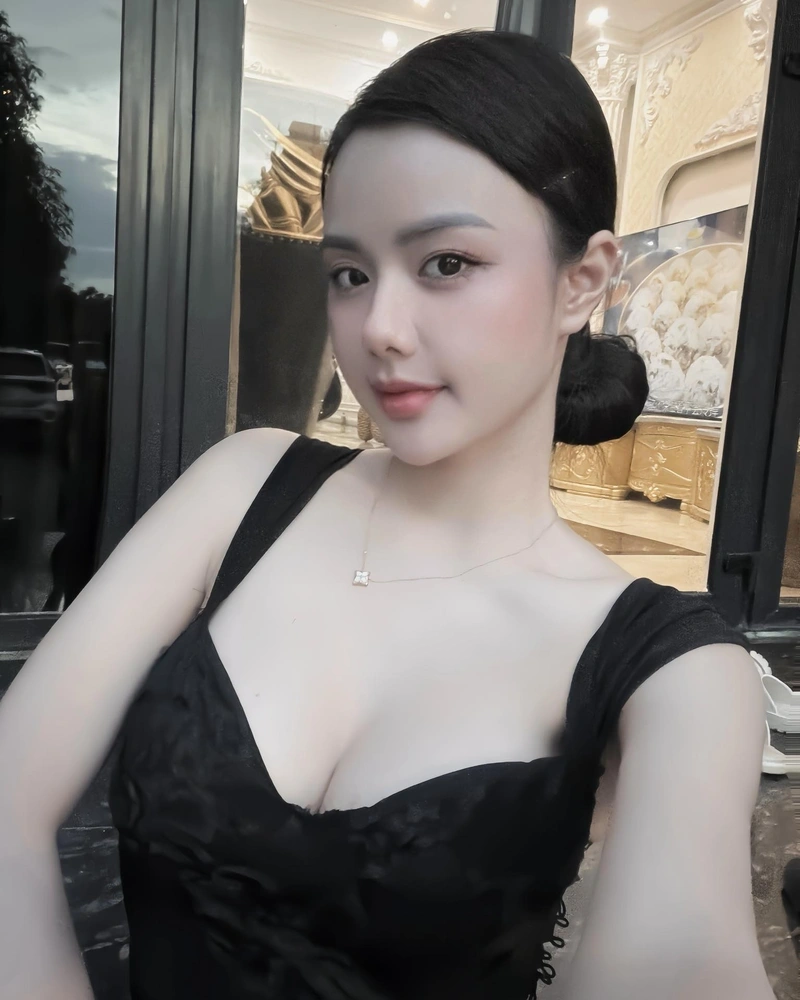 Cô giáo Hương lột hết bikini lộ thân dâm dục