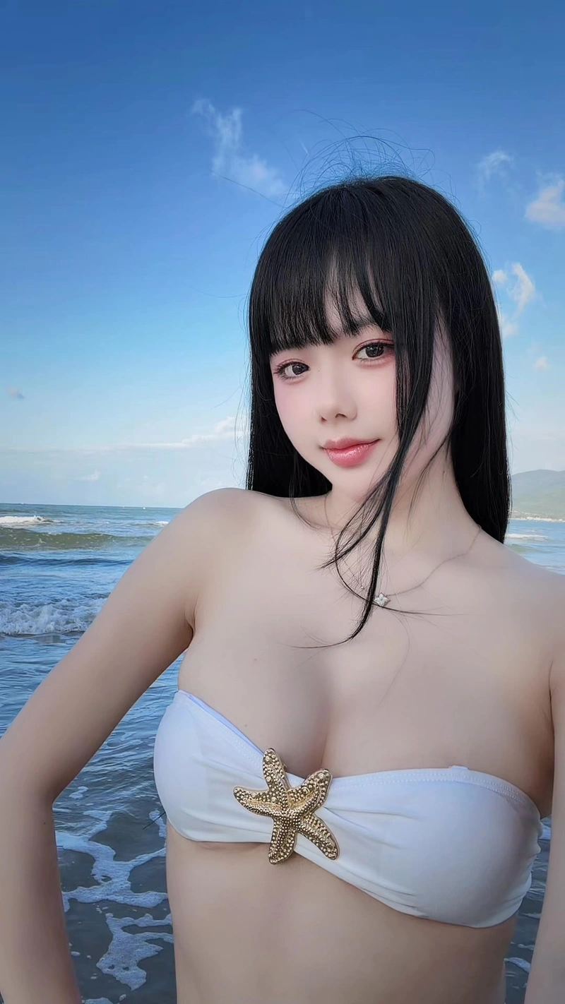 Cô giáo Hương nude bikini lộ ngực đầy gợi cảm
