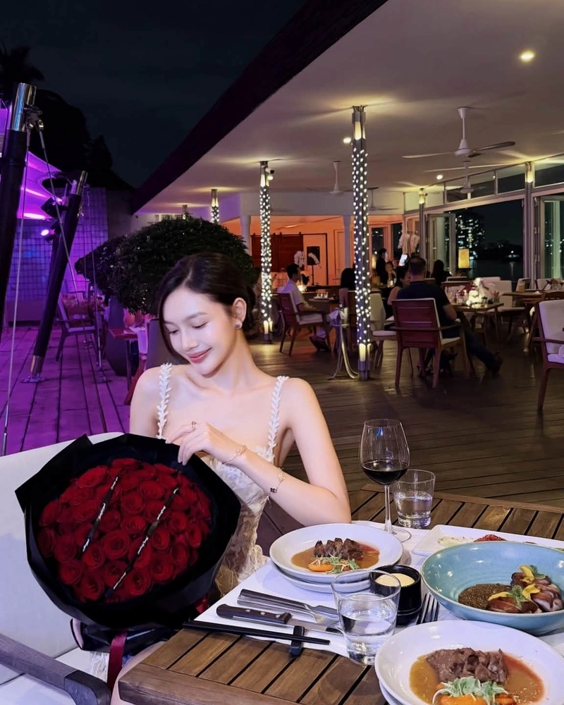 Đan Phượng diện bikini đỏ quyến rũ khoe đường cong nóng bỏng