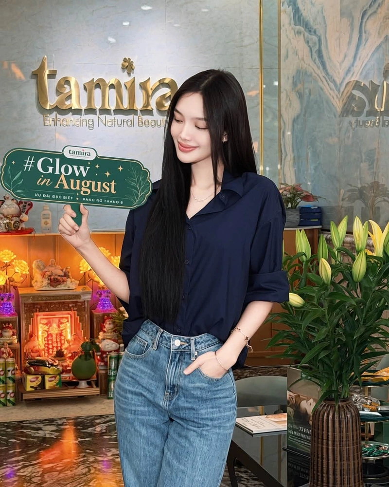 Đan Phượng khoe vòng 1 tròn đầy trong bộ bikini mỏng