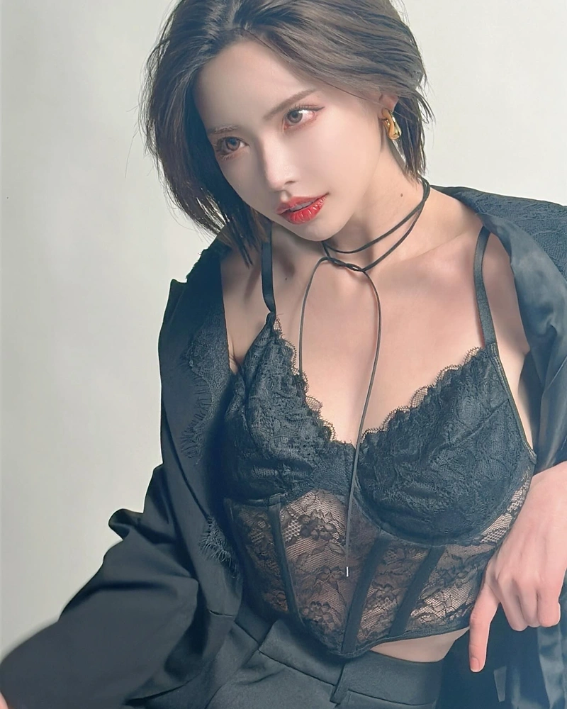Eimi Fukada diện bikini hai mảnh lộ vòng ba