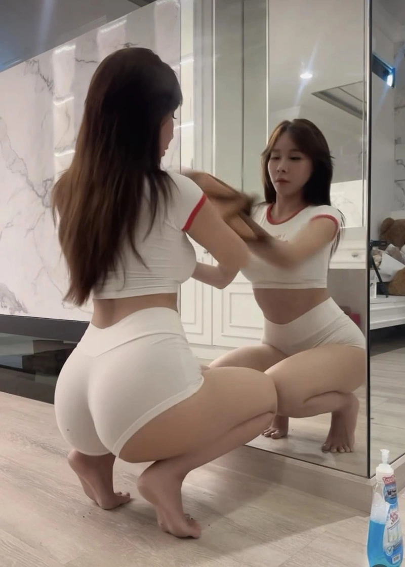 Gái Thái nude 2K khoe vòng 3 tròn