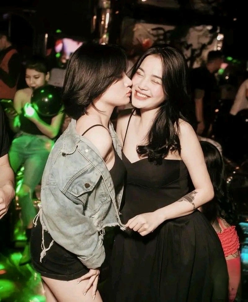 Gái karaoke ảnh duyên dáng kiêu kỳ tinh tế