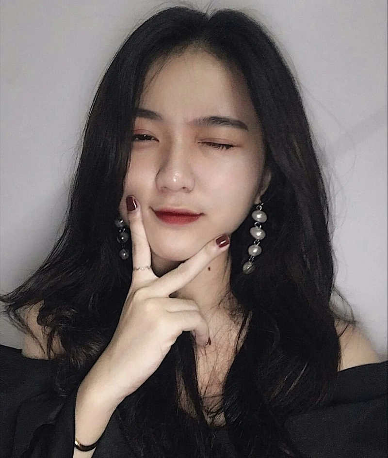 Gái tóc dài xinh đẹp yêu kiều