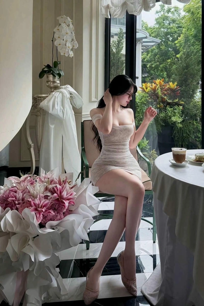 Gái trẻ sở hữu vẻ ngoài thanh tú nổi bật