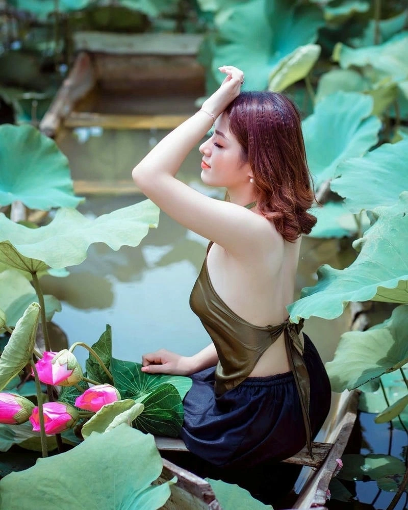 Gái xinh mặc áo yếm sở hữu diện mạo hài hòa