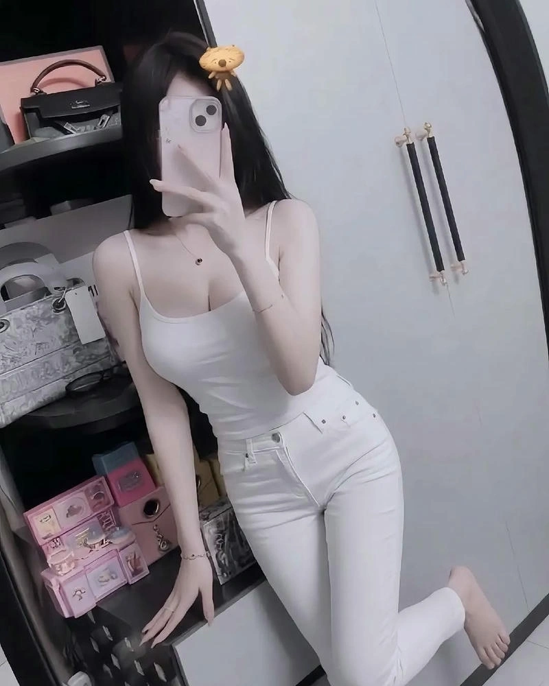 Gái xinh mặc quần legging mang phong cách trẻ trung