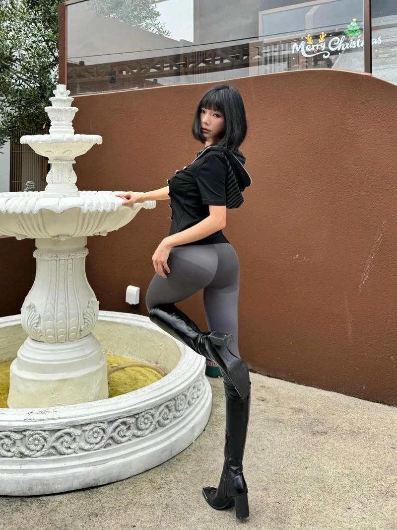 Gái xinh mặc quần legging mang vẻ ngoài trẻ trung