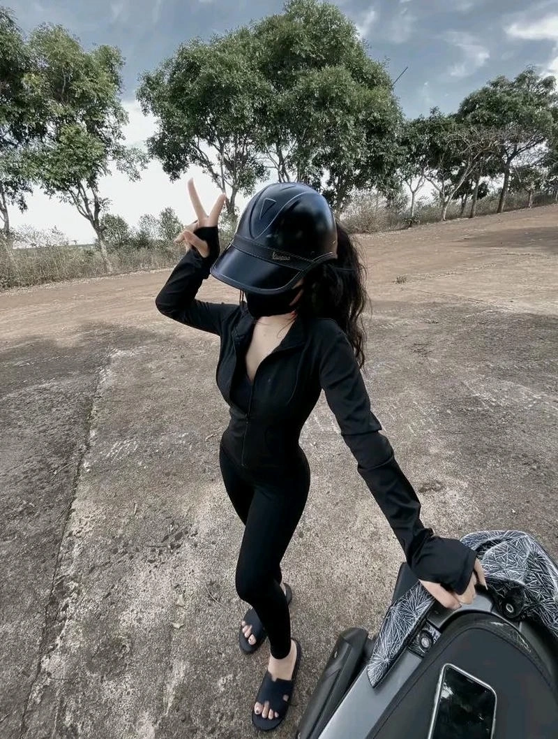 Gái xinh mặc quần legging thể hiện nét duyên dáng