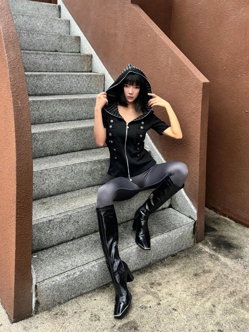 Gái xinh mặc quần legging với nét đẹp tự nhiên