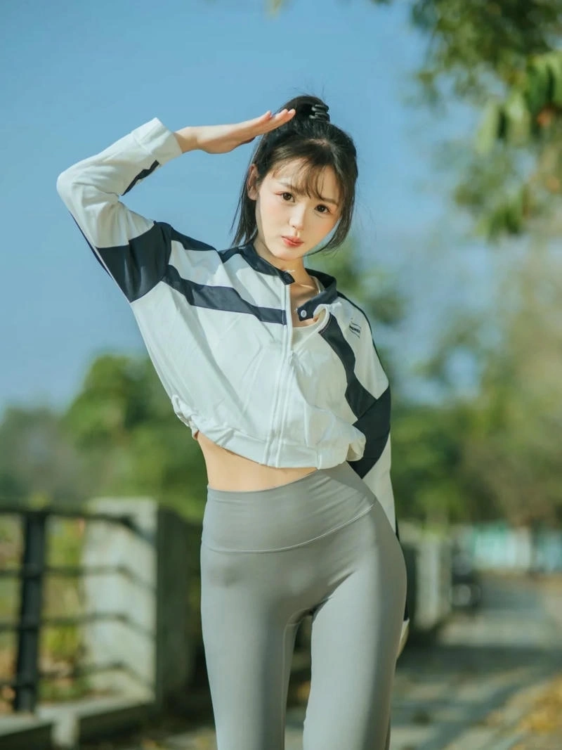 Gái xinh mặc quần legging với phong thái năng động