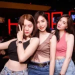 Gái xinh trong quán bar gợi cảm nổi bật