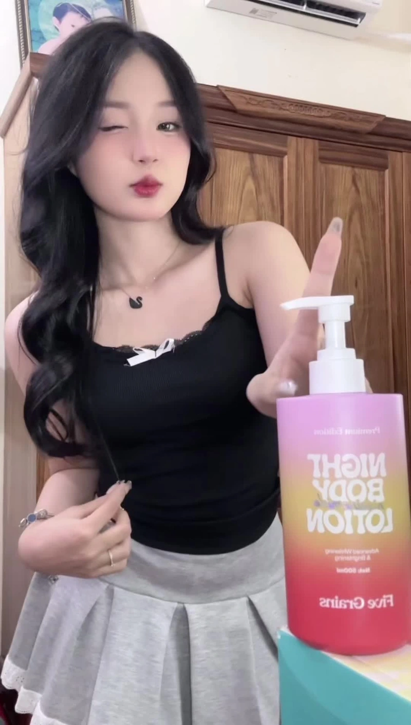 Hình Bình An mặc bikini sexy mông tròn đầy