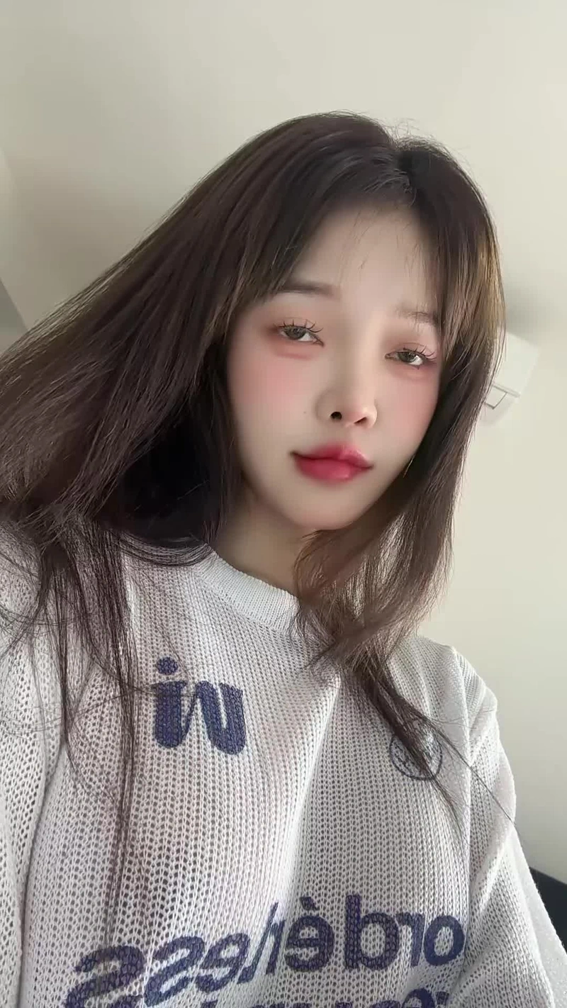 Hình Chu Hồng Liên sexy lộ vú to tròn đầy quyến rũ