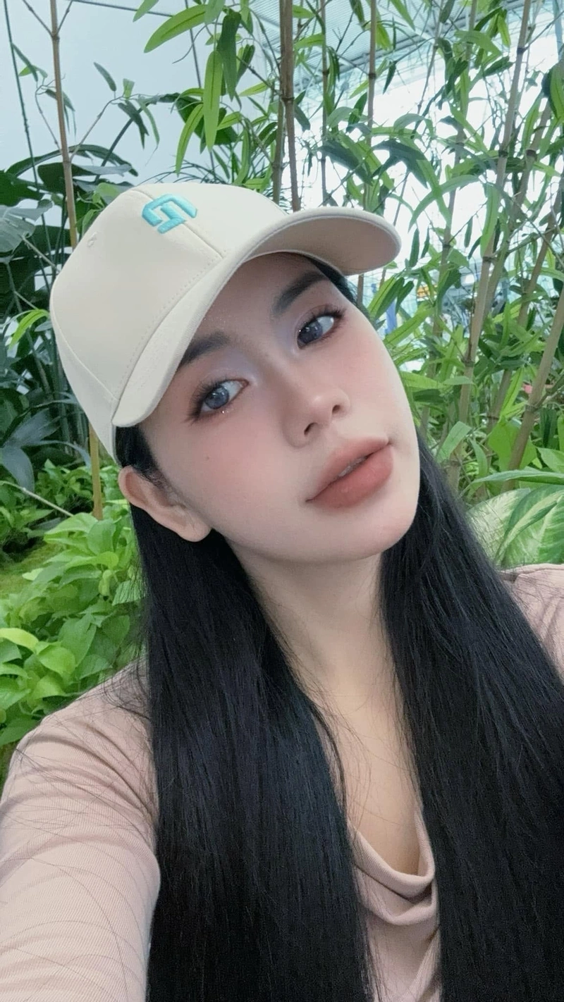 Hình Hằng Du Mục vòng 1 khủng quyến rũ