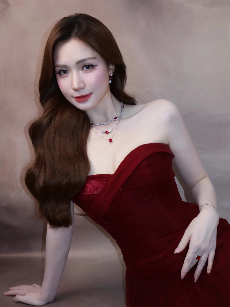Hình Hòa Minzy nude vòng 3 dâm dục cuốn hút