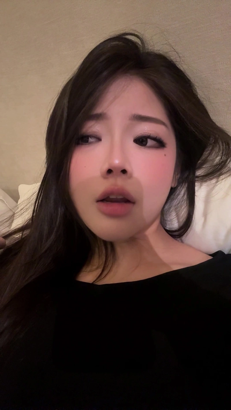 Hình Hương Tịt bikini sexy ôm sát cơ thể nóng bỏng