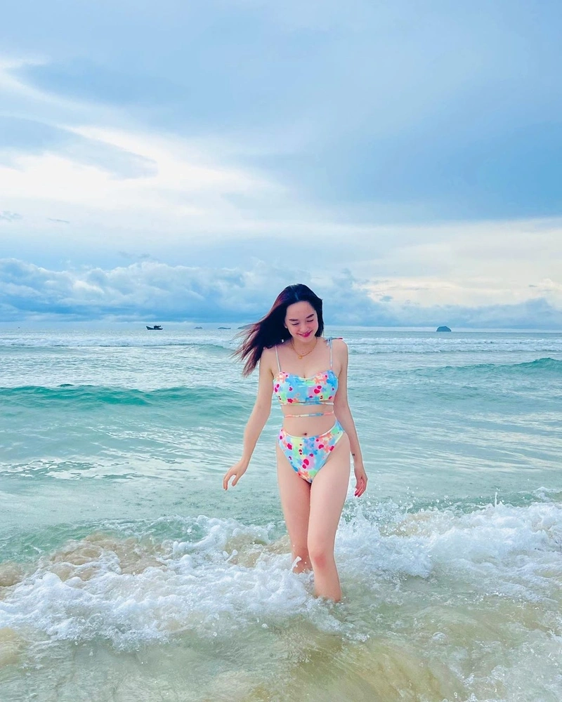 Hình Kaity Nguyễn bikini nóng bỏng quyến rũ hết nấc