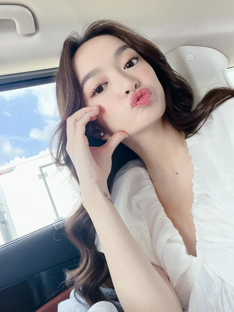 Hình Kaity Nguyễn bikini sexy dáng chuẩn cuốn hút