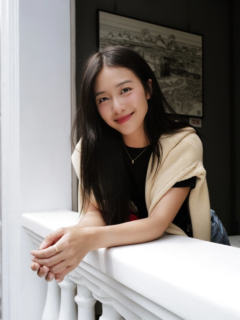 Hình Khả Ngân sexy show vòng ba căng tròn