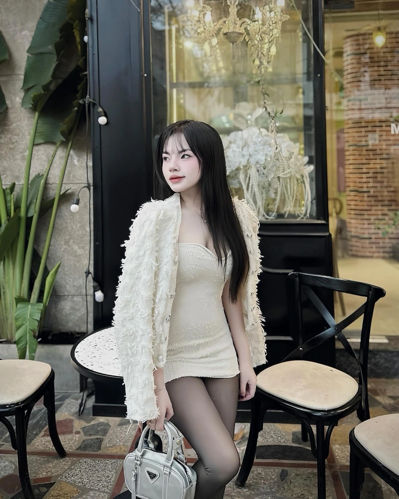 Hình Linh Tây cởi đồ bikini khoe body siêu phẩm