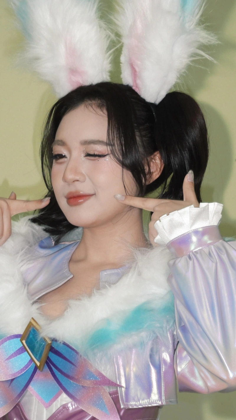 Hình MC Phương Thảo bikini sexy mông căng tròn