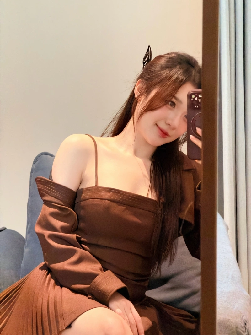 Hình MC Phương Thảo sexy với vòng ba tròn đầy quyến rũ