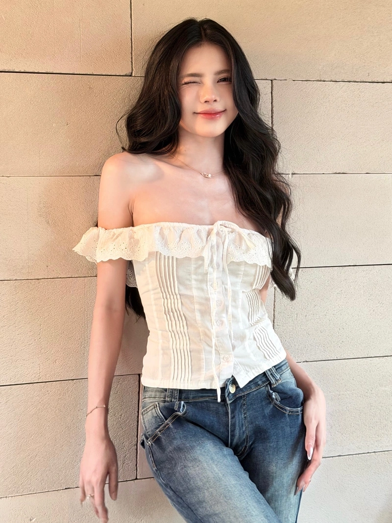 Hình Mai Dora sexy không che dáng vẻ cuốn hút
