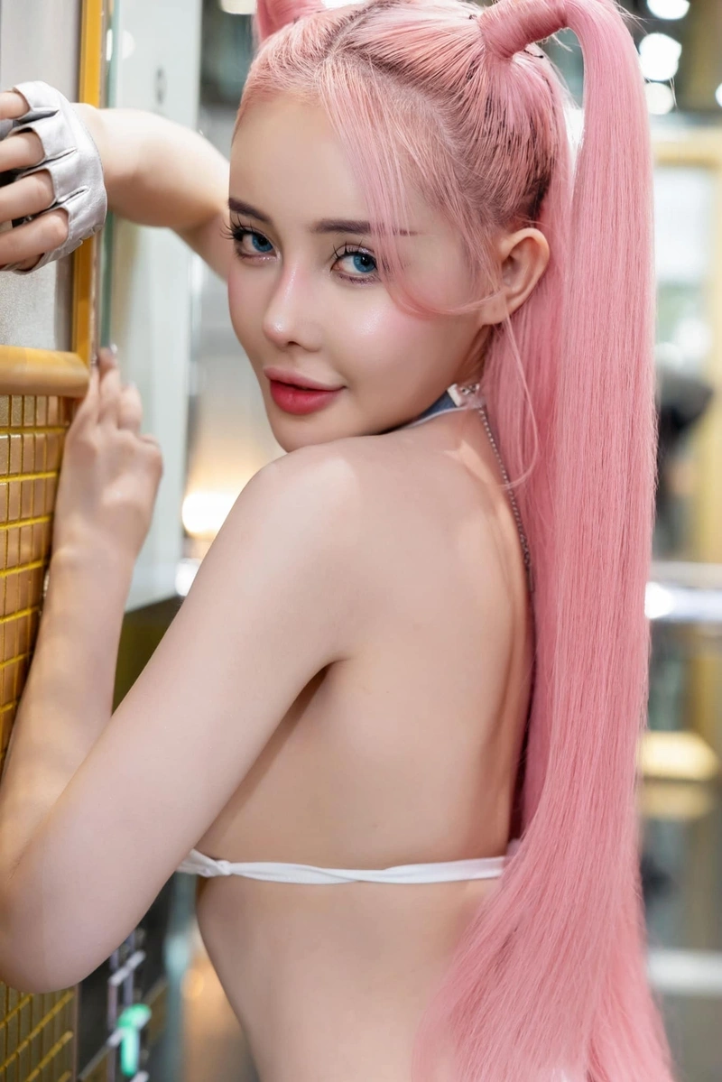 Hình Ngân 98 sexy ngực tròn đầy nóng bỏng