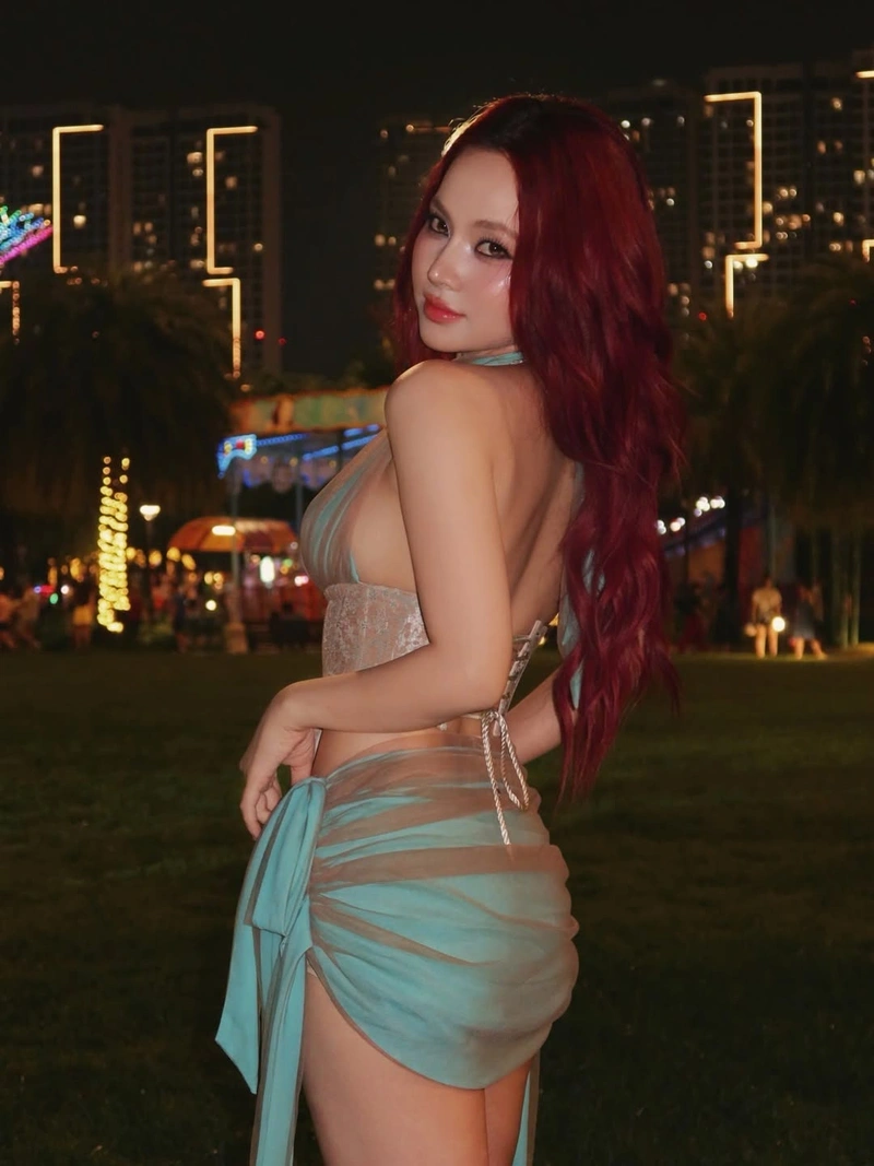 Hình Ngô Lan Hương sexy khoe đít tròn đầy sức hút