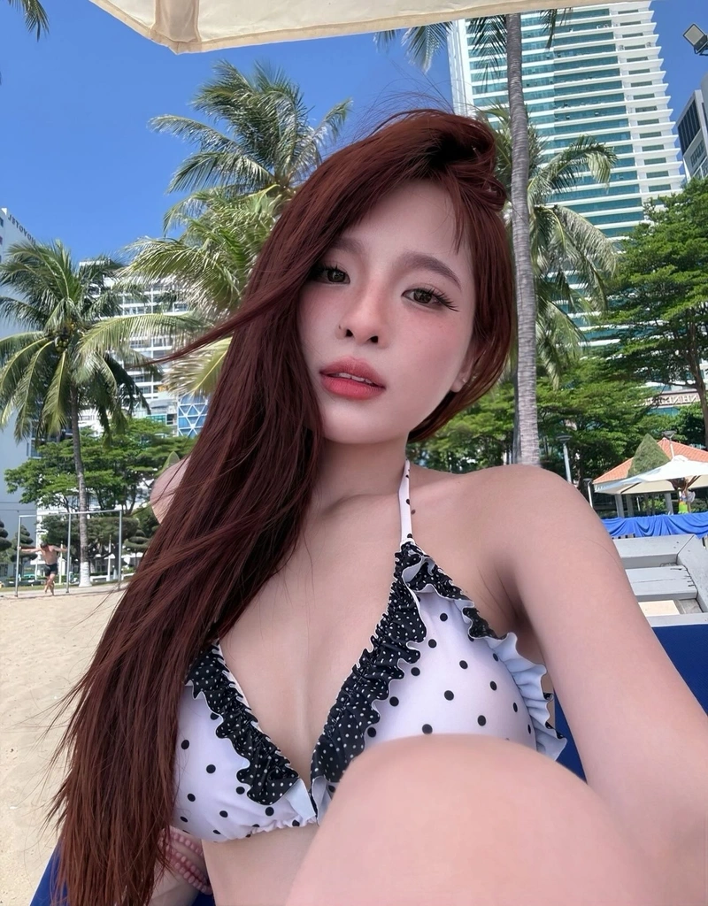 Hình Ngọc Kem bikini sexy vòng ba tròn đầy