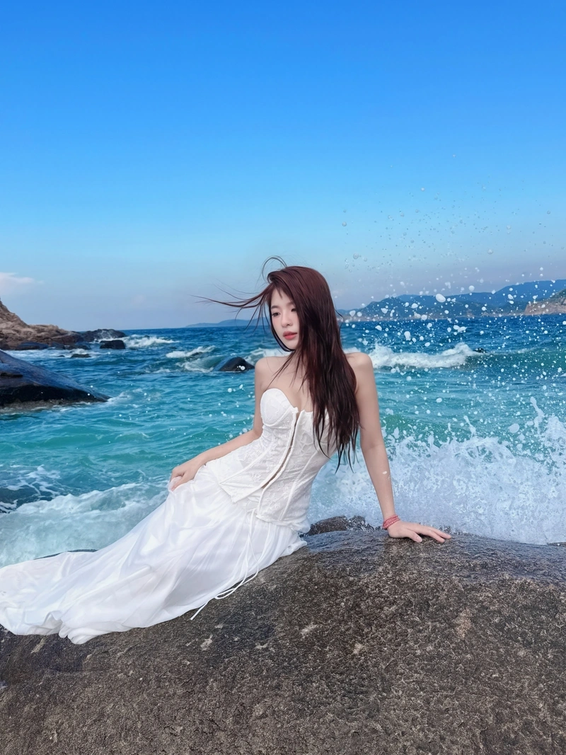 Hình Ngọc Kem cởi bikini lộ vòng ba cực phẩm
