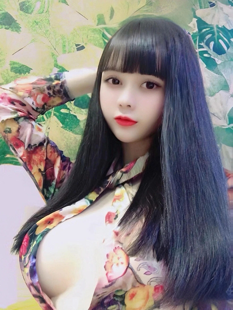 Hình Nguyễn Ngọc Kim Thảo vòng ba căng tròn gợi tình