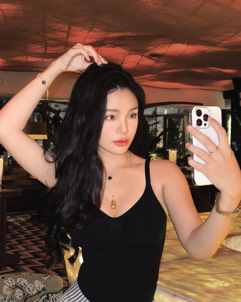 Hình Nhật Hạ bikini sexy đít căng mọng