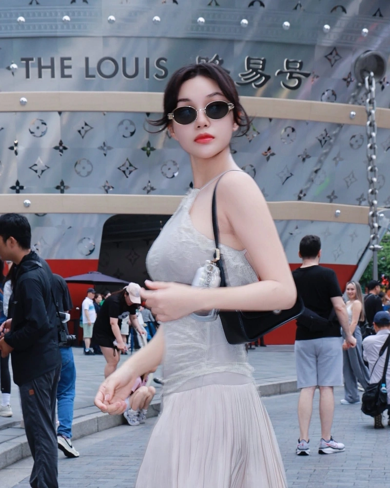 Hình Nhật Hạ bikini sexy không che nhiều