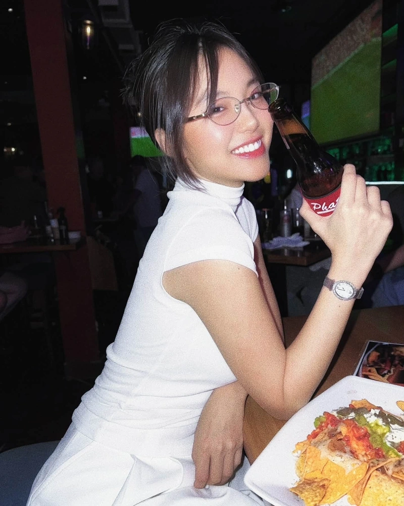 Hình Nhật Hạ bikini sexy mông tròn đầy đặn