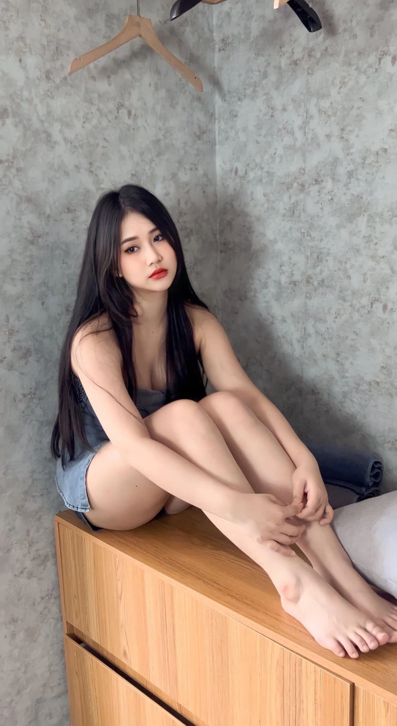 Hình Như Lê quyến rũ táo bạo nổi bật