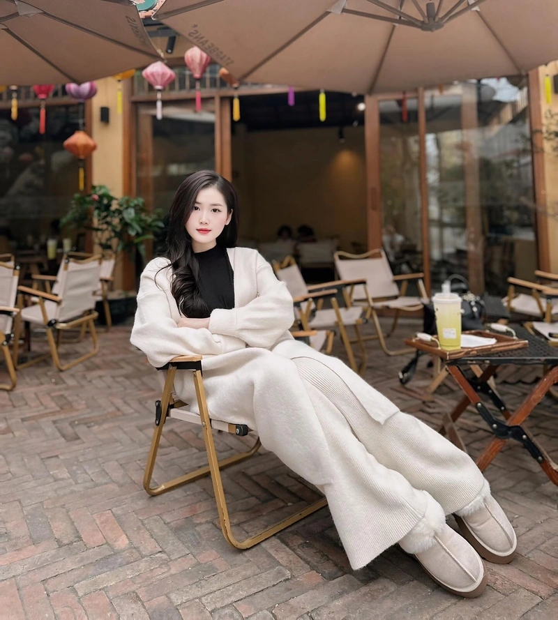 Hình Phạm Quỳnh Trang sexy không che đầy mê hoặc