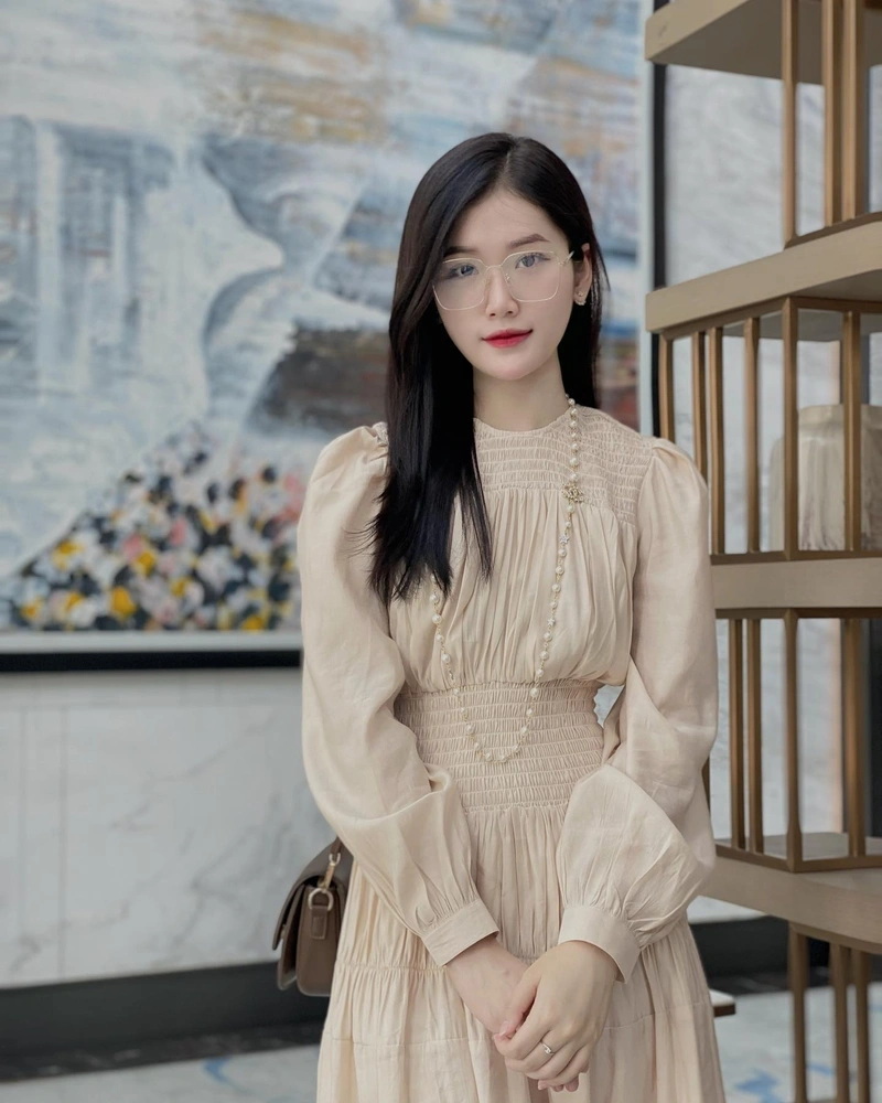 Hình Phạm Quỳnh Trang sexy mông to tròn đầy đặn