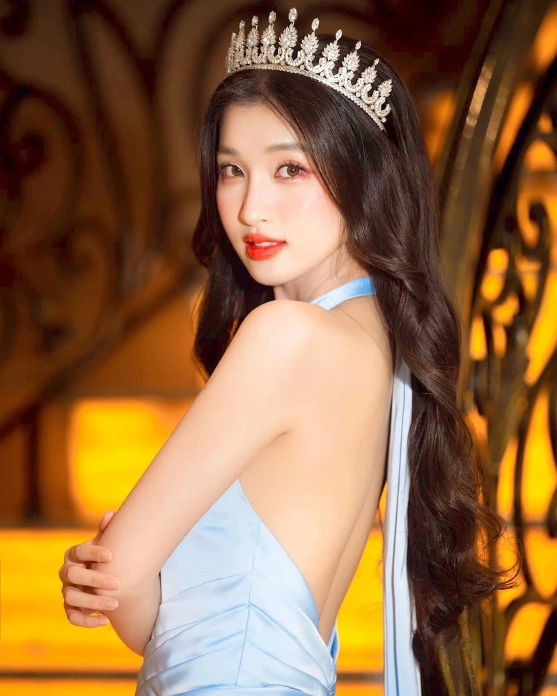 Hình Phương Nhi bikini ướt át lộ đường cong sexy