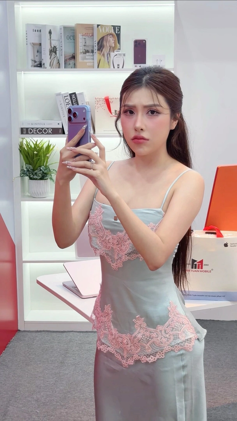 Hình Pinky Bảo Trân bikini nóng bỏng vòng 1 khủng