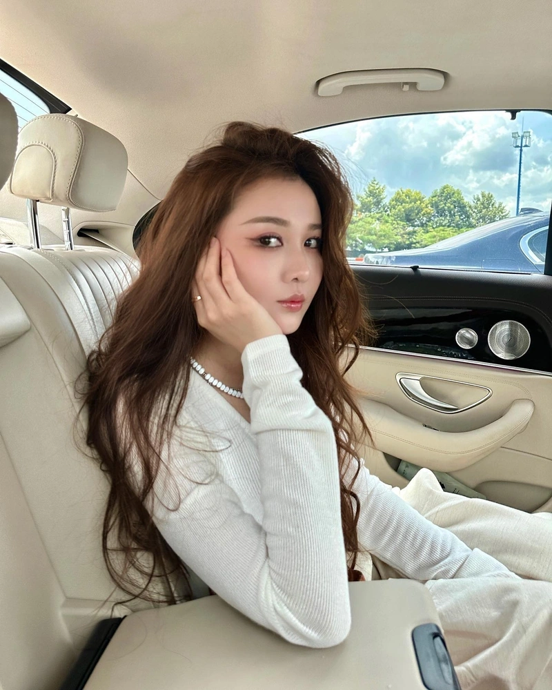 Hình Ribi Sachi bikini sexy dáng người cuốn hút