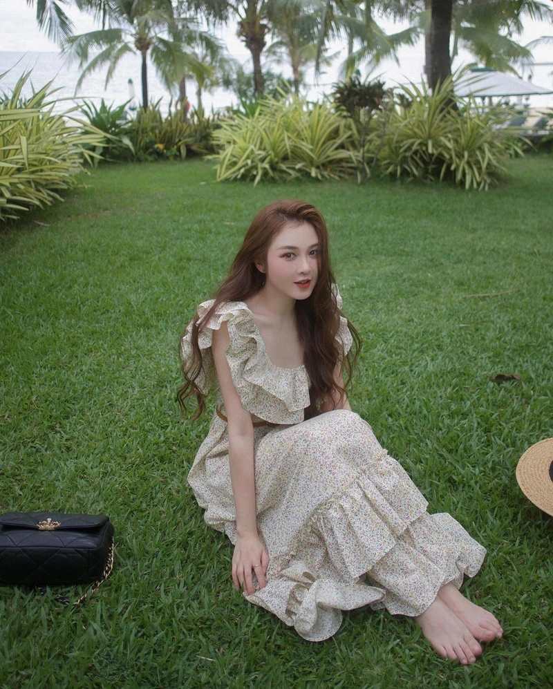 Hình Ribi Sachi bikini sexy khoe mông săn chắc