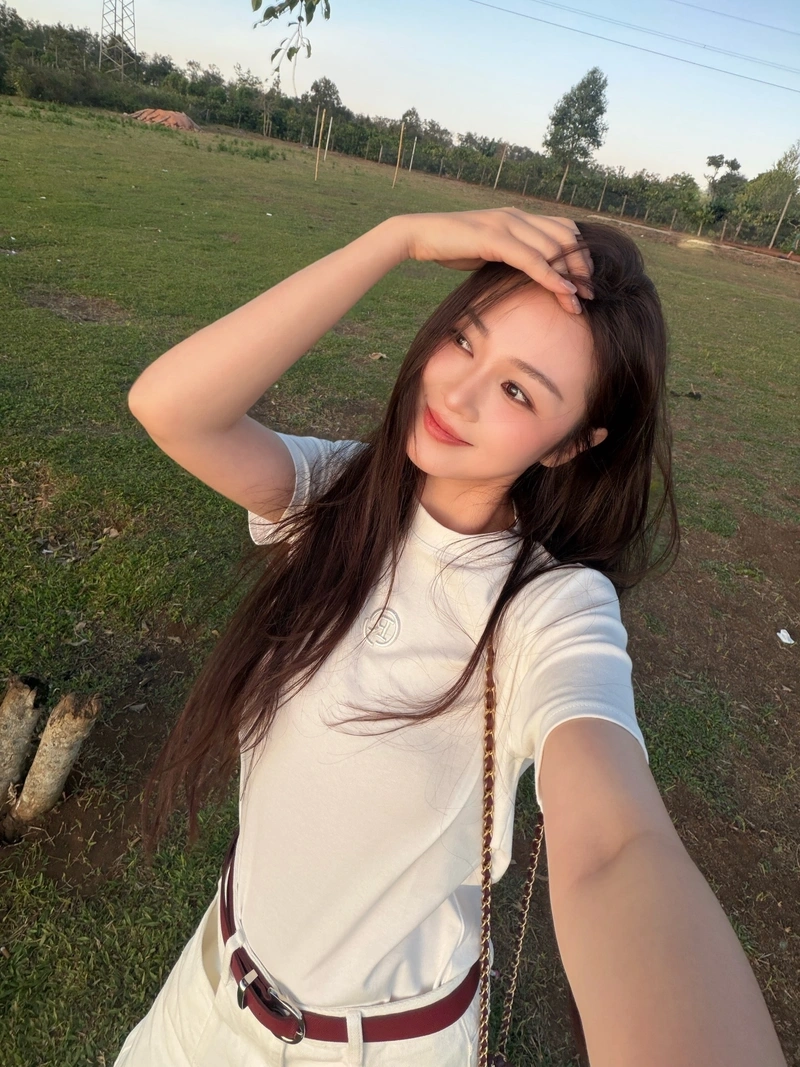 Hình Ribi Sachi bikini sexy lộ mông cong nóng bỏng