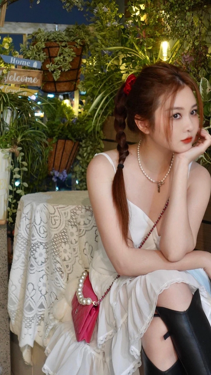 Hình Ribi Sachi bikini sexy vú tròn căng cứng