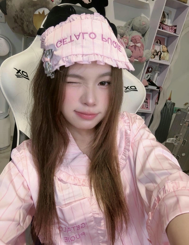 Hình Sammy Đào sở hữu thần thái gợi cảm