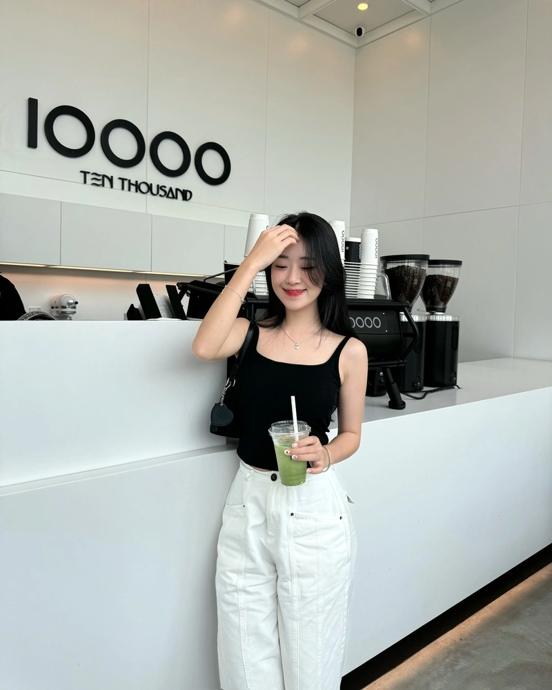 Hình Thảo Lee bikini khoe đít tròn quyến rũ